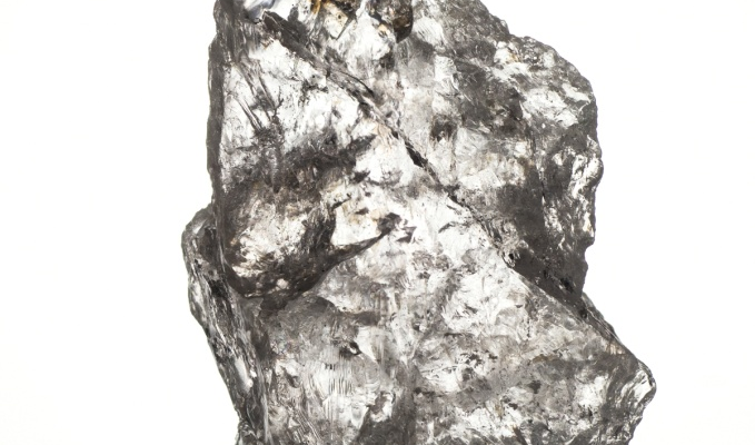 An irregular shaped piece of Platinum