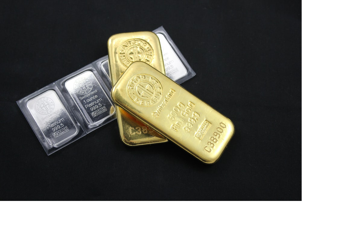 platinum and gold bars stacked on top of each other.